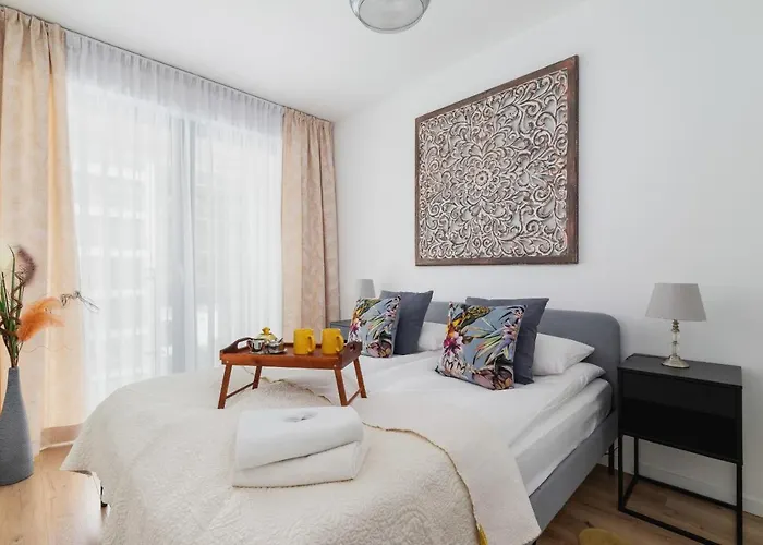 Апартаменты Tauron Arena Premium With Underground & Outdoor Parking By Renters Prestige